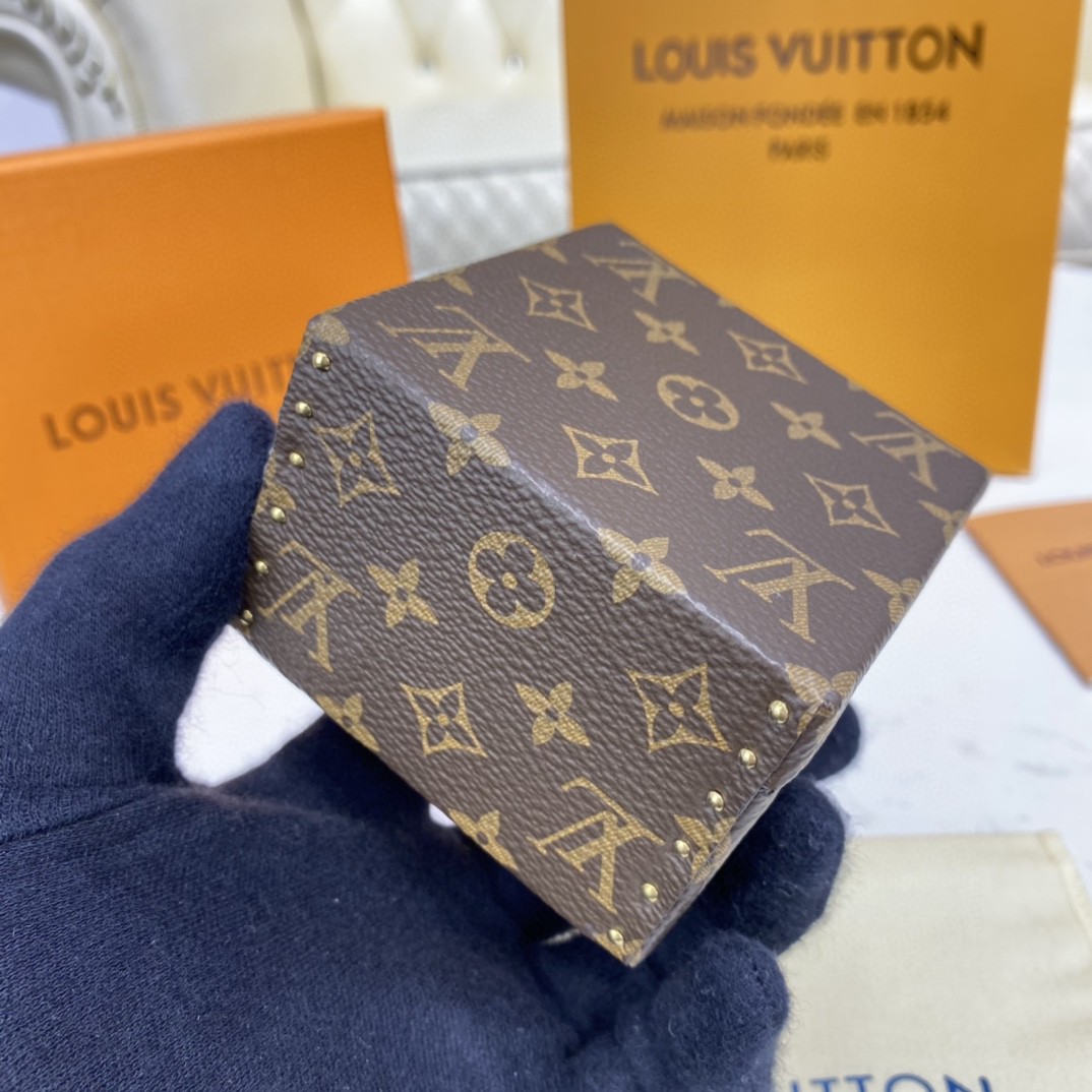 Louis Vuitton Hard Sided Trunk Ring Box(7.5-7.5-5cm) - PerfectKickZ