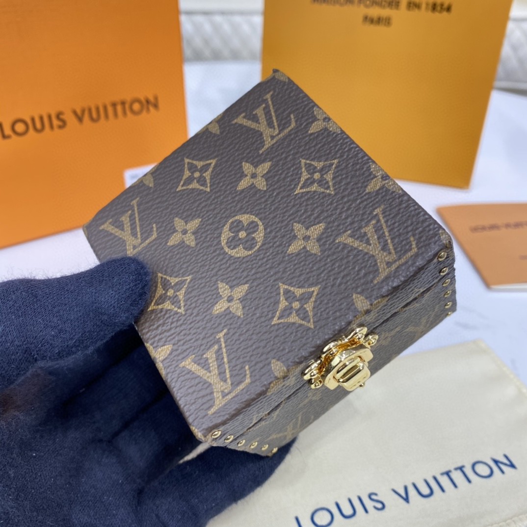 Louis Vuitton Hard Sided Trunk Ring Box(7.5-7.5-5cm) - PerfectKickZ