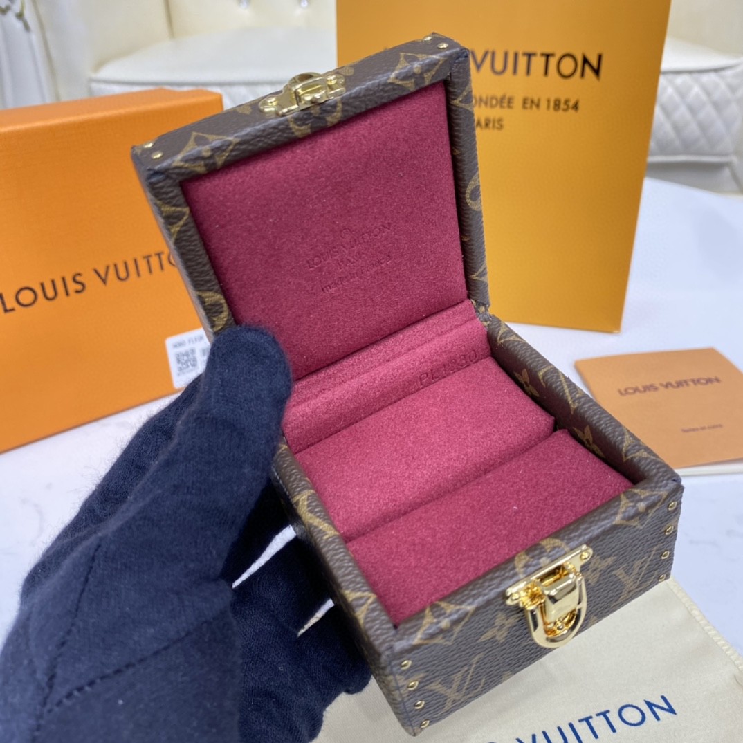 Louis Vuitton Hard Sided Trunk Ring Box(7.5-7.5-5cm) - PerfectKickZ