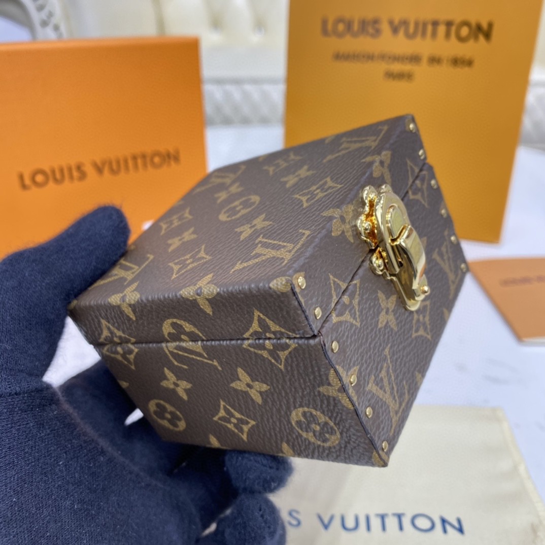 Louis Vuitton Hard Sided Trunk Ring Box(7.5-7.5-5cm) - PerfectKickZ