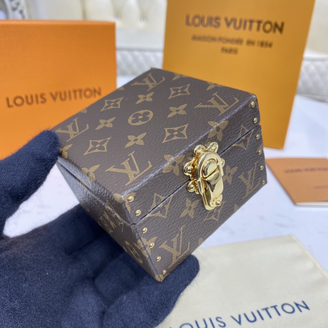 Louis Vuitton Hard Sided Trunk Ring Box(7.5-7.5-5cm) - PerfectKickZ