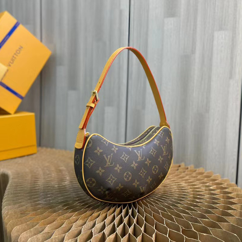 Louis Vuitton Pochette Croissant Handbag(27-13-7cm)     M51510 - 