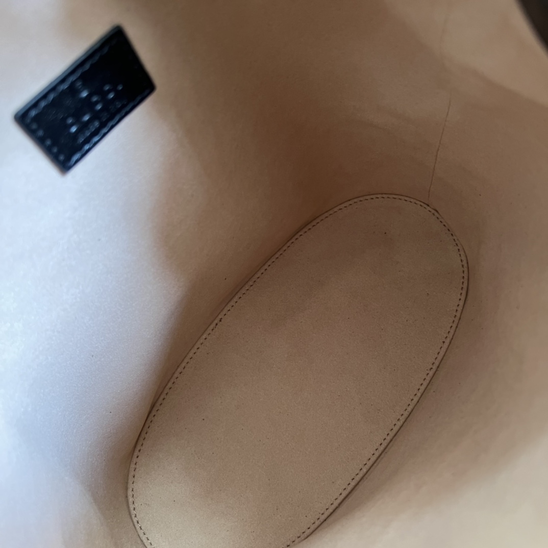 Gucci Diana Small Bucket Bag (23.5-38-10.5cm) - PerfectKickZ