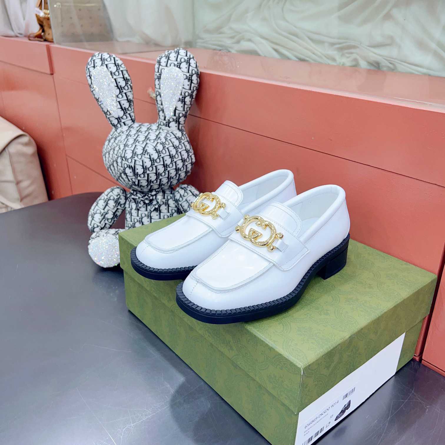 Gucci Women's Loafer With Interlocking G - PerfectKickZ