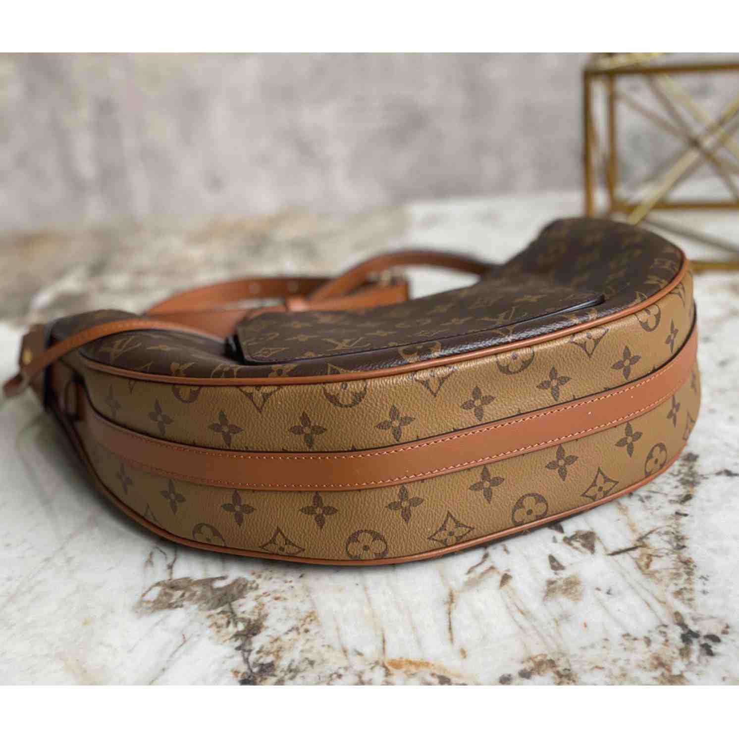 Louis Vuitton Loop Hobo(38-30-10cm)     M46311 - PerfectKickZ