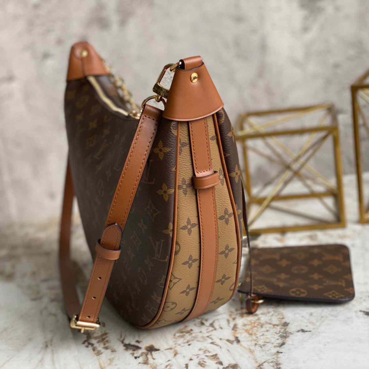 Louis Vuitton Loop Hobo(38-30-10cm)     M46311 - PerfectKickZ