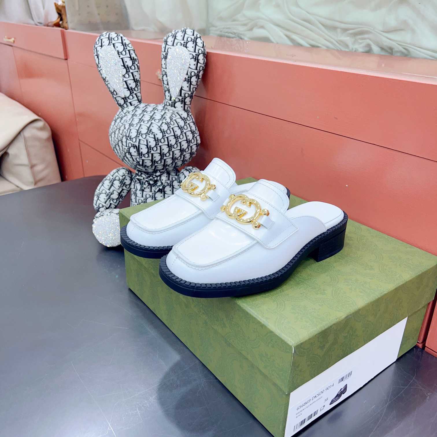 Gucci Women's Slipper With Interlocking G - PerfectKickZ