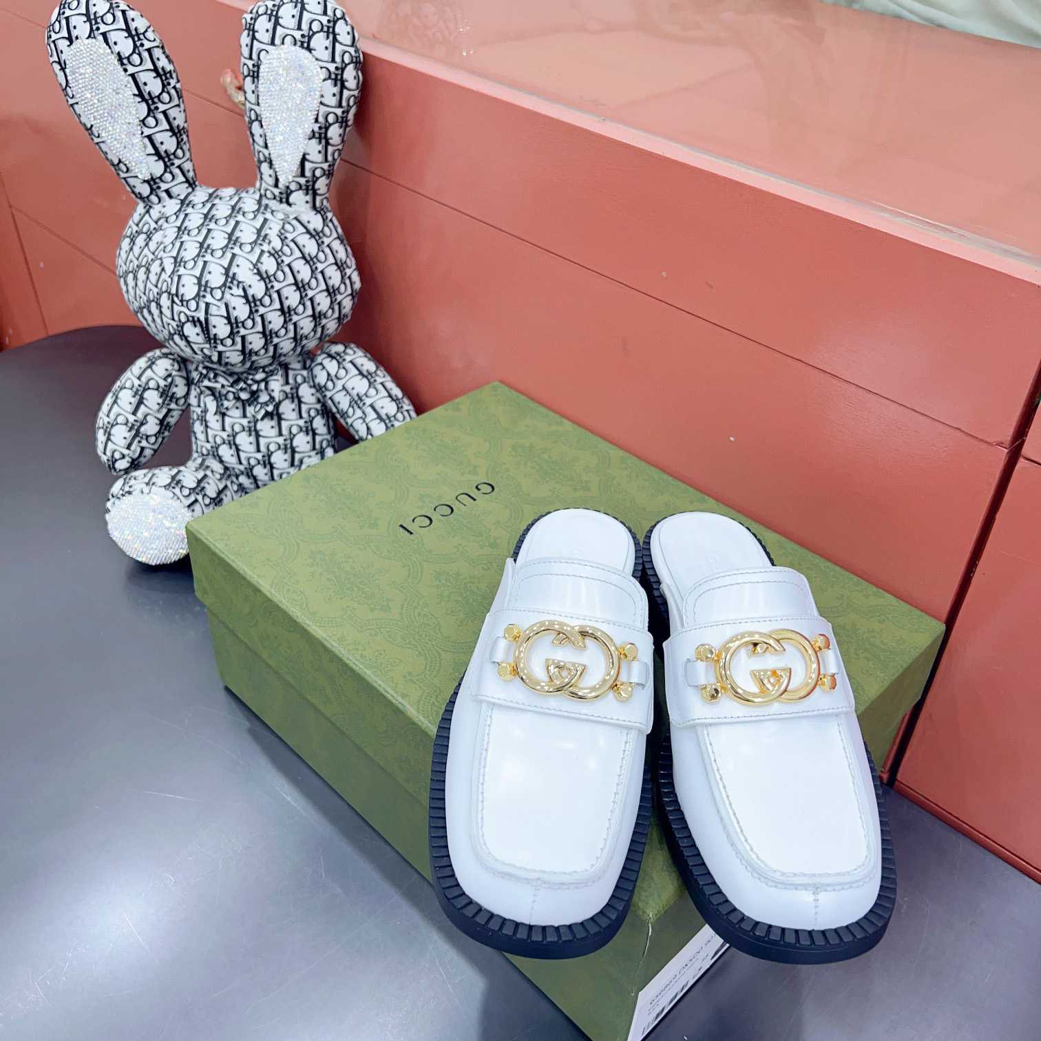 Gucci Women's Slipper With Interlocking G - PerfectKickZ