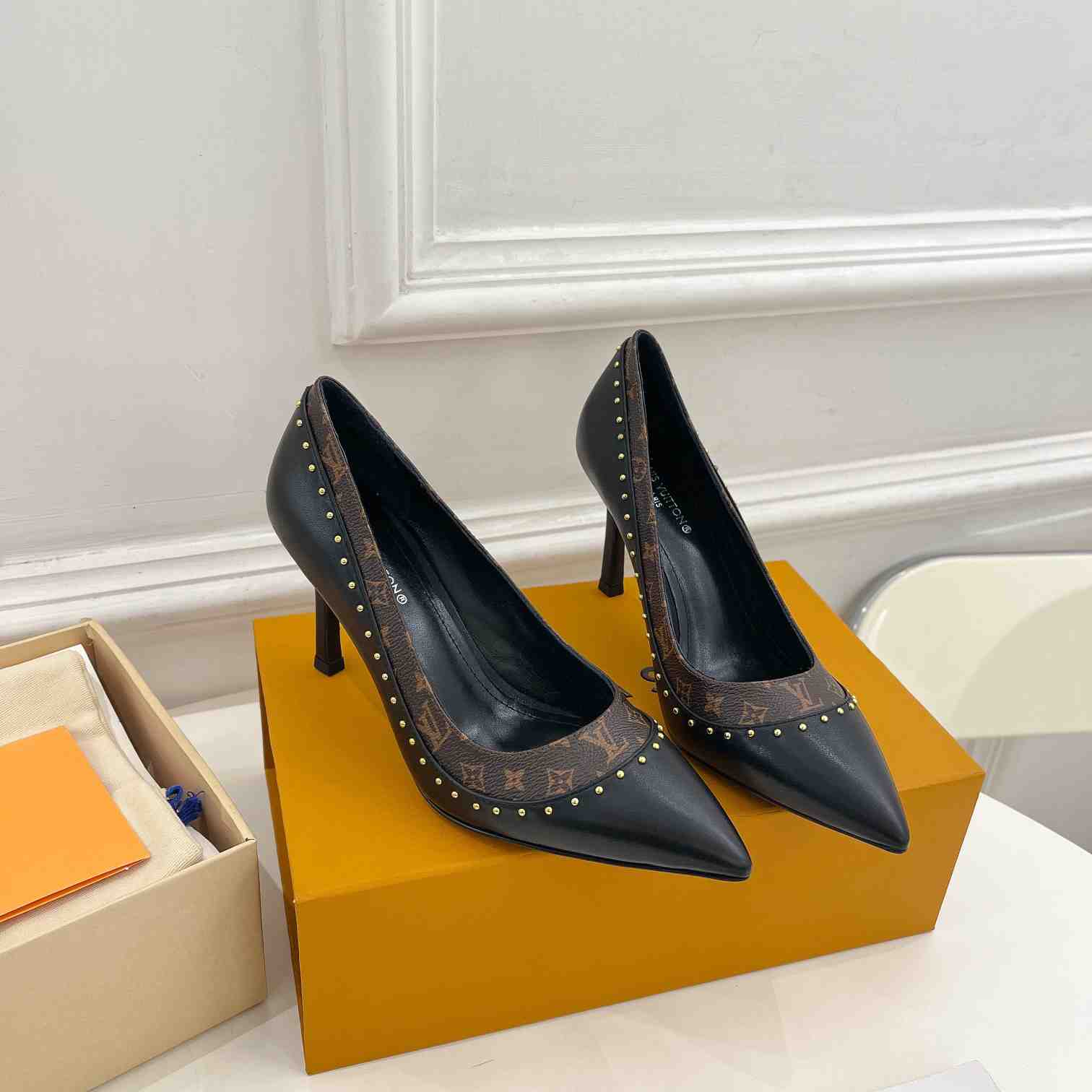 Louis Vuitton Signature Pump - PerfectKickZ