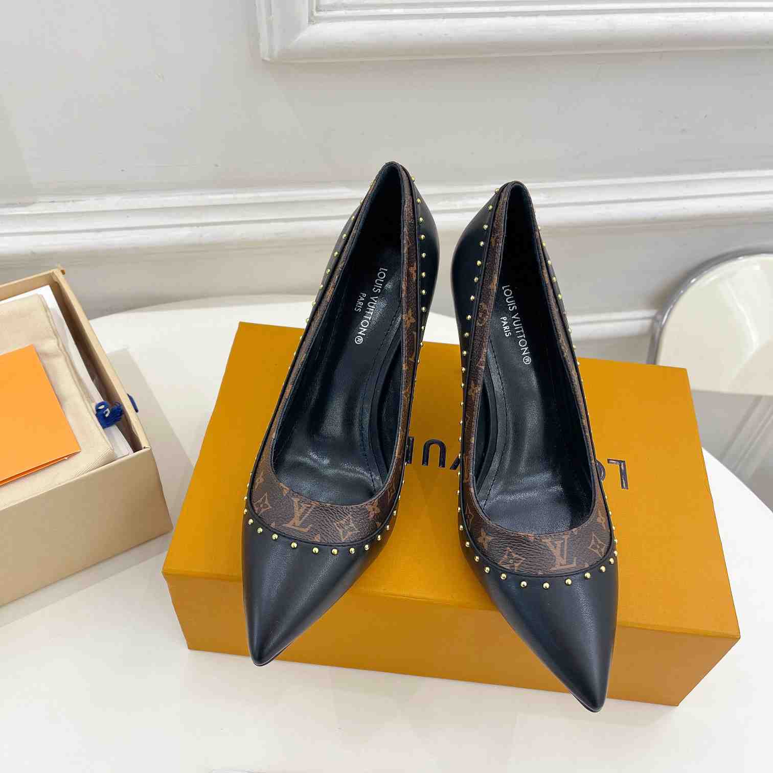 Louis Vuitton Signature Pump - PerfectKickZ