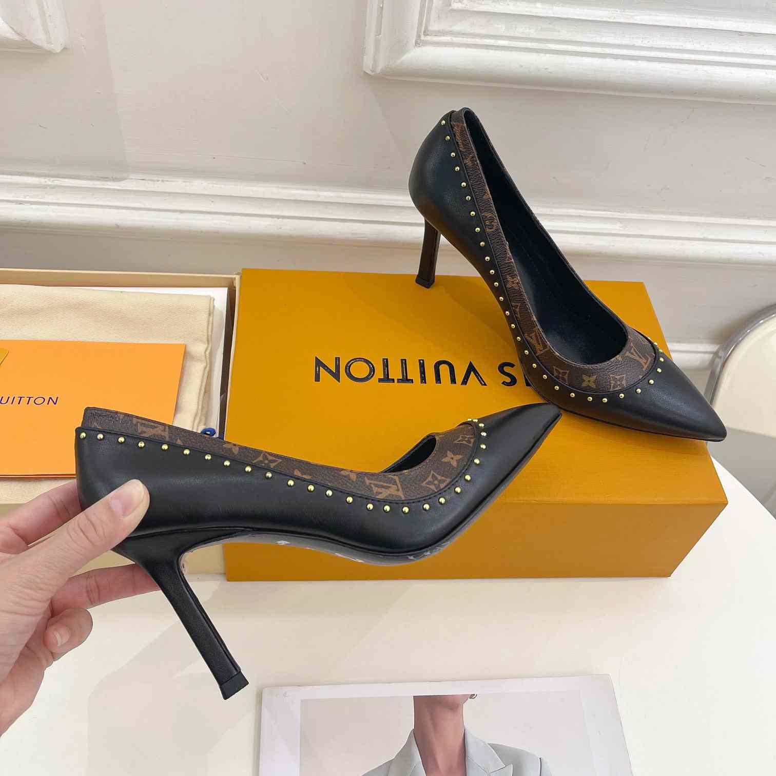 Louis Vuitton Signature Pump - PerfectKickZ