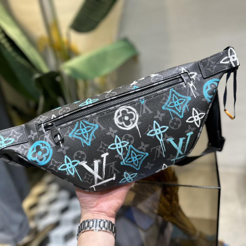 Louis Vuitton Discovery Bumbag(44-15-9cm)     M21397 - PerfectKickZ