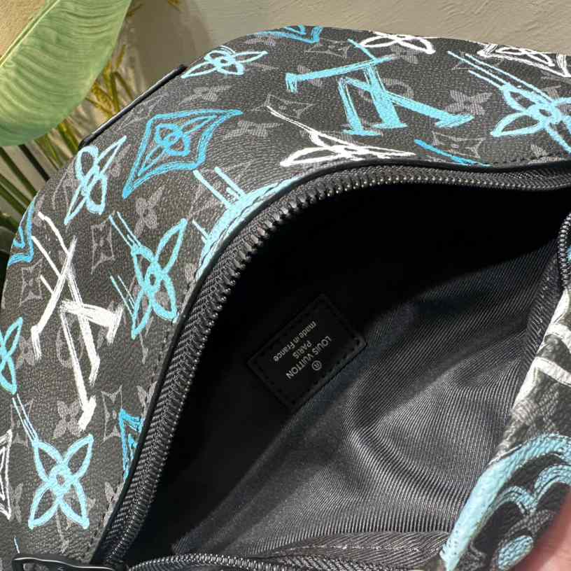 Louis Vuitton Discovery Bumbag(44-15-9cm)     M21397 - PerfectKickZ