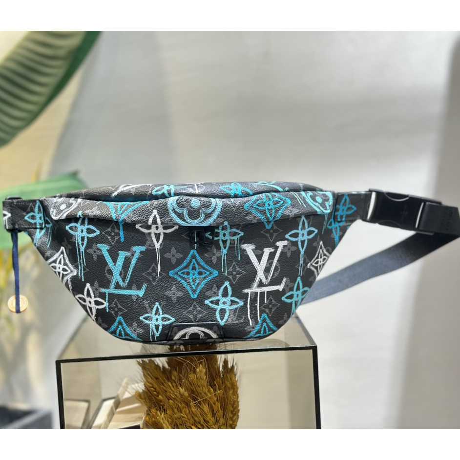 Louis Vuitton Discovery Bumbag(44-15-9cm)     M21397 - PerfectKickZ