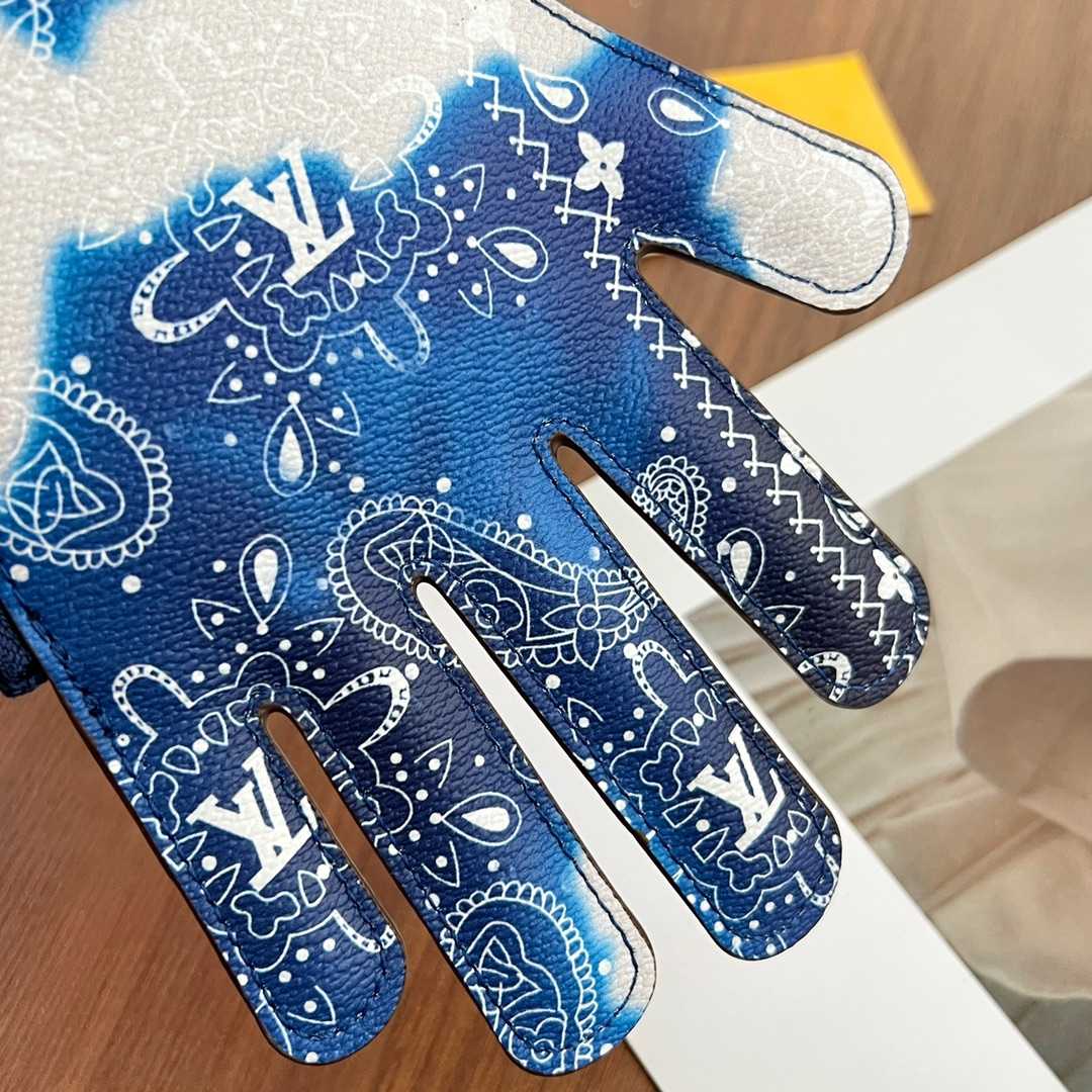 Louis Vuitton HI 5 Pouch    M81410 - PerfectKickZ