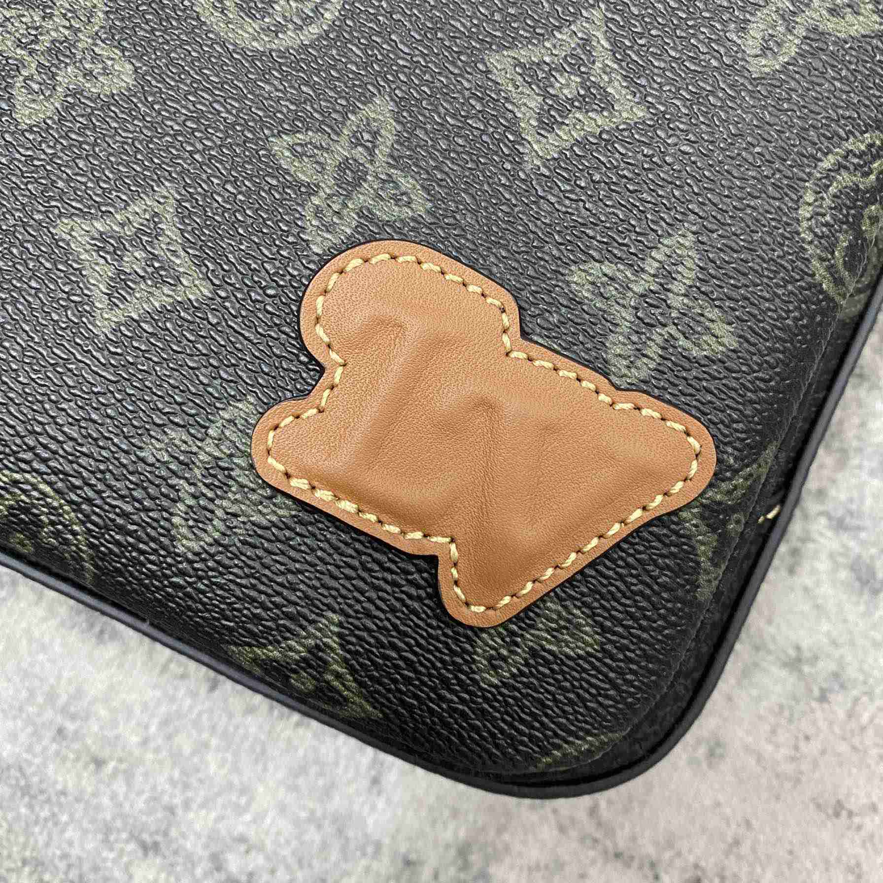 Louis Vuitton Trio Messenger(25-18.5-7cm)   M46340 - 