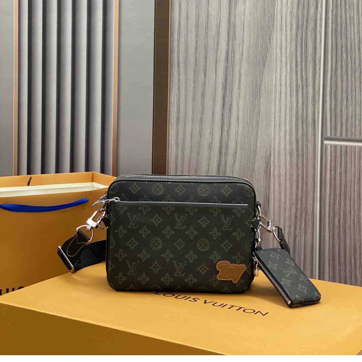 Louis Vuitton Trio Messenger(25-18.5-7cm)   M46340 - PerfectKickZ