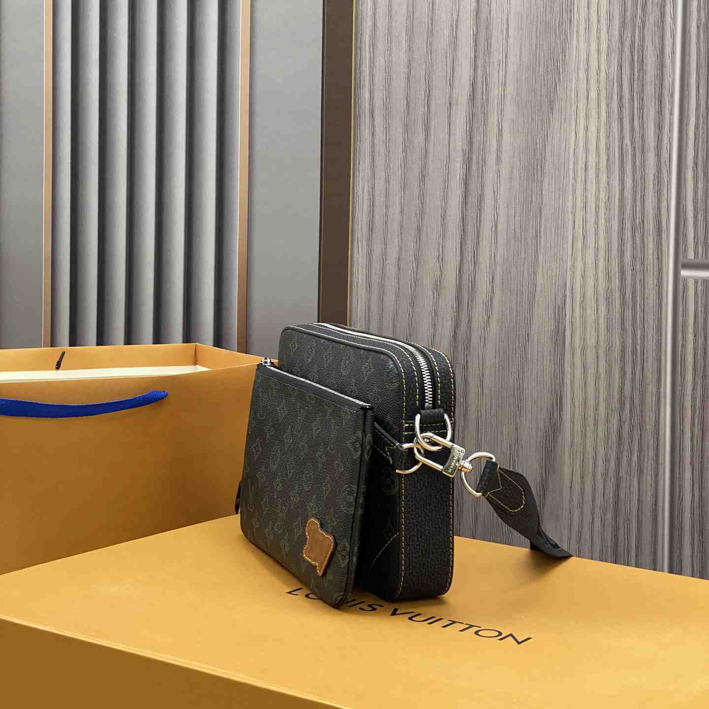 Louis Vuitton Trio Messenger(25-18.5-7cm)   M46340 - 
