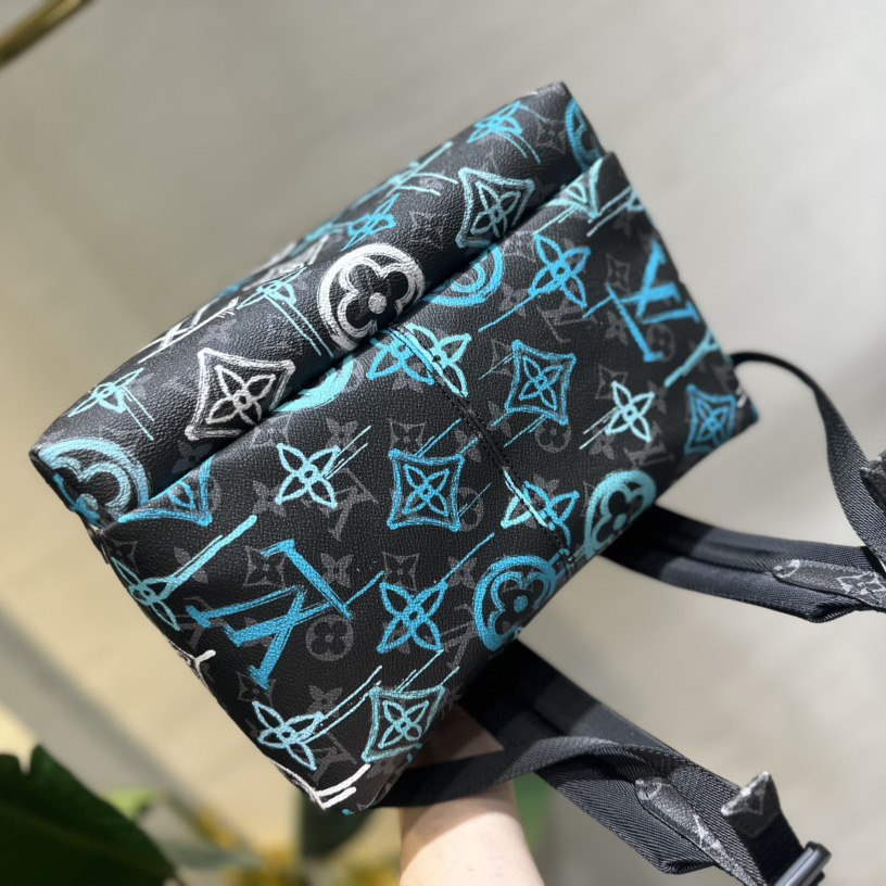 Louis Vuitton Discovery Backpack(30-40-20cm)  M21395 - 