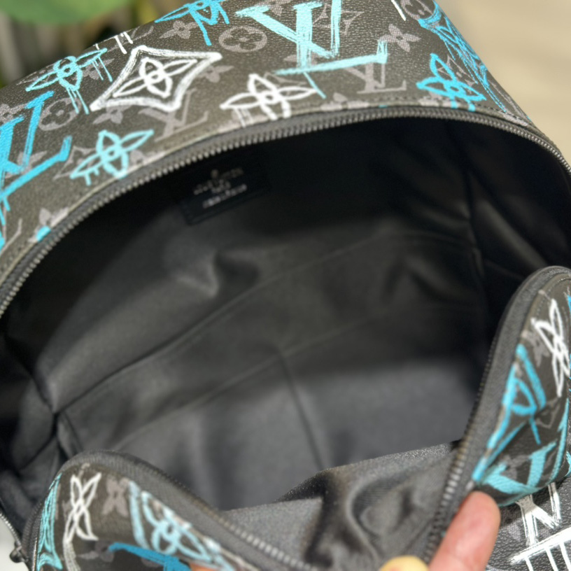 Louis Vuitton Discovery Backpack(30-40-20cm)  M21395 - 