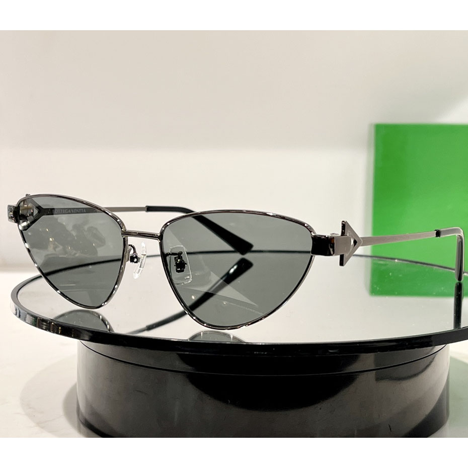 Bottega Veneta Turn Cat-Eye Sunglasses    BV1186S - PerfectKickZ