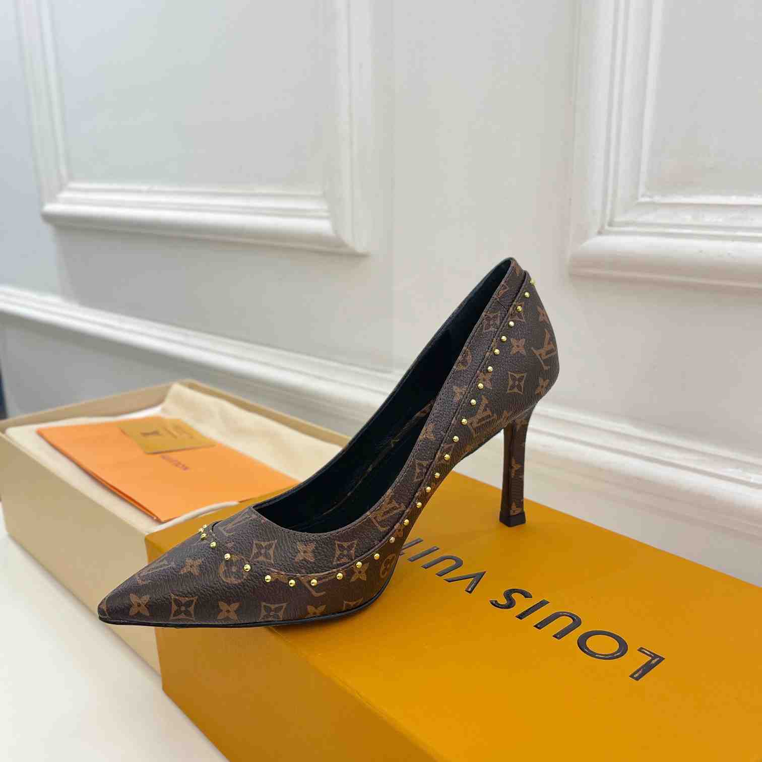 Louis Vuitton Signature Pump - PerfectKickZ