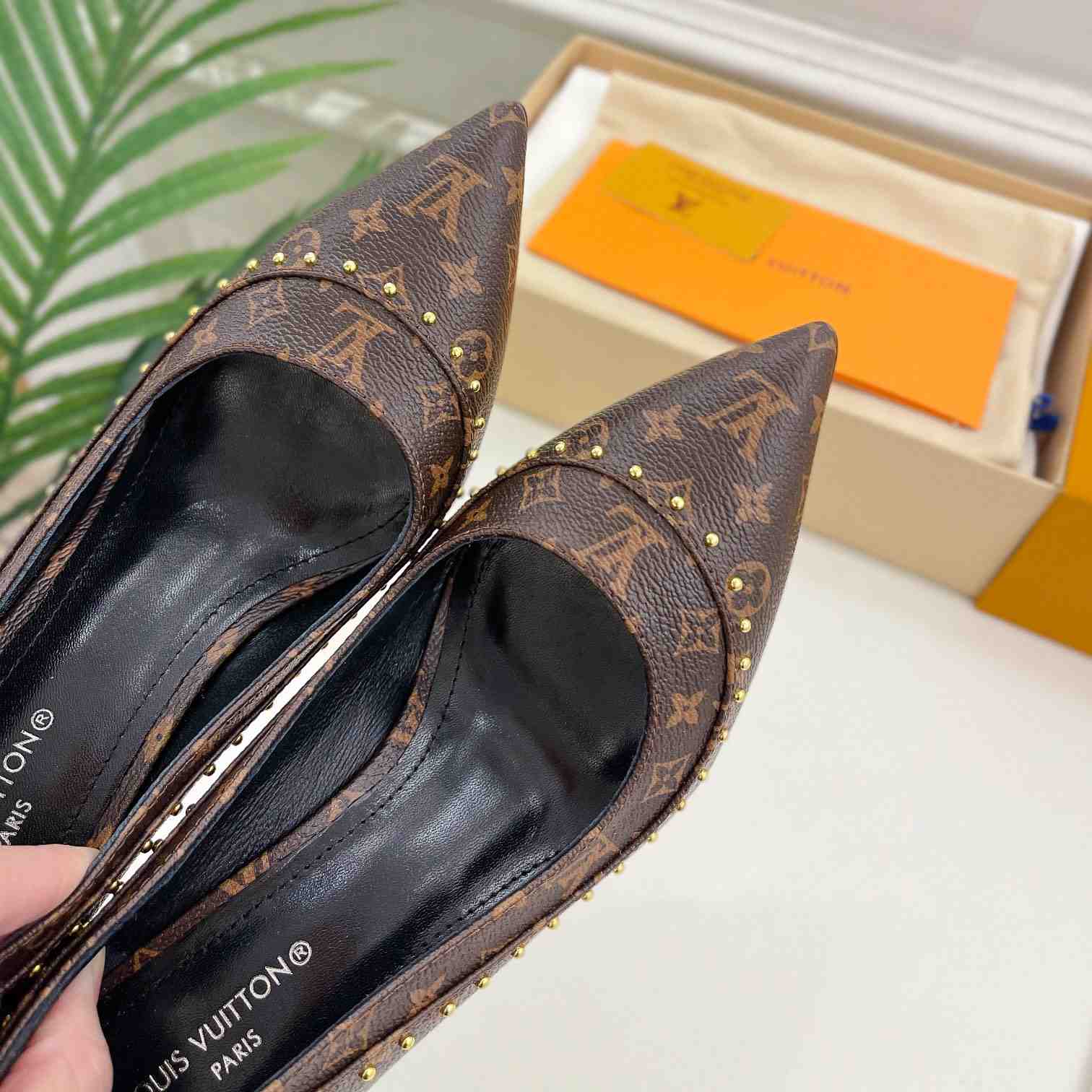 Louis Vuitton Signature Pump - PerfectKickZ