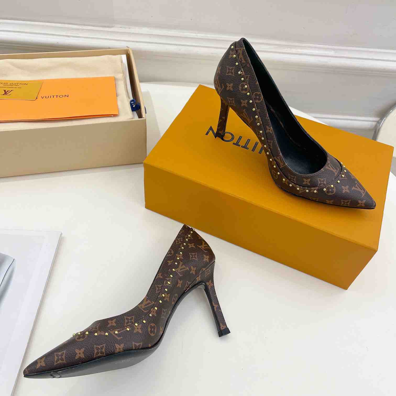 Louis Vuitton Signature Pump - PerfectKickZ