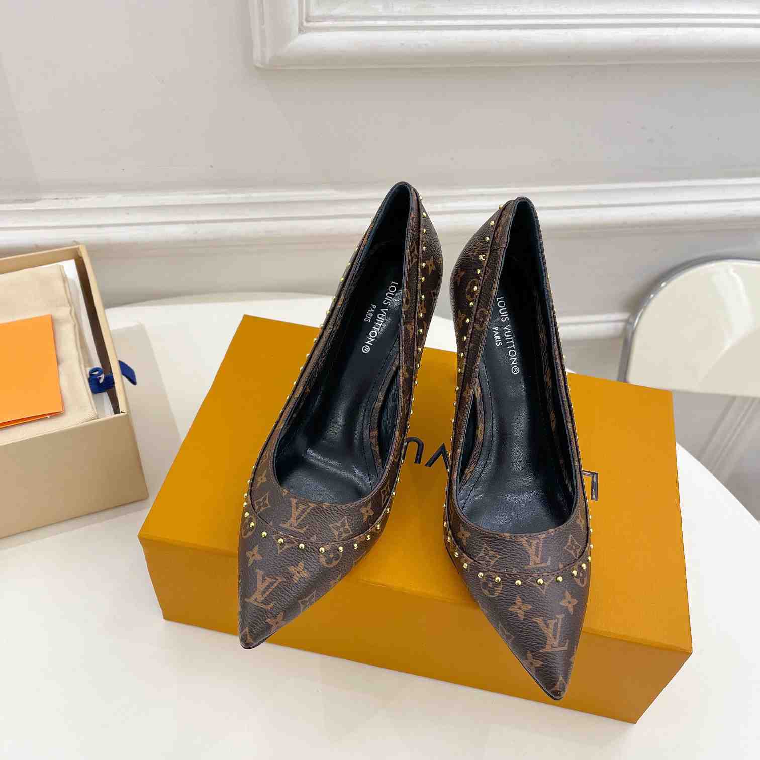 Louis Vuitton Signature Pump - PerfectKickZ