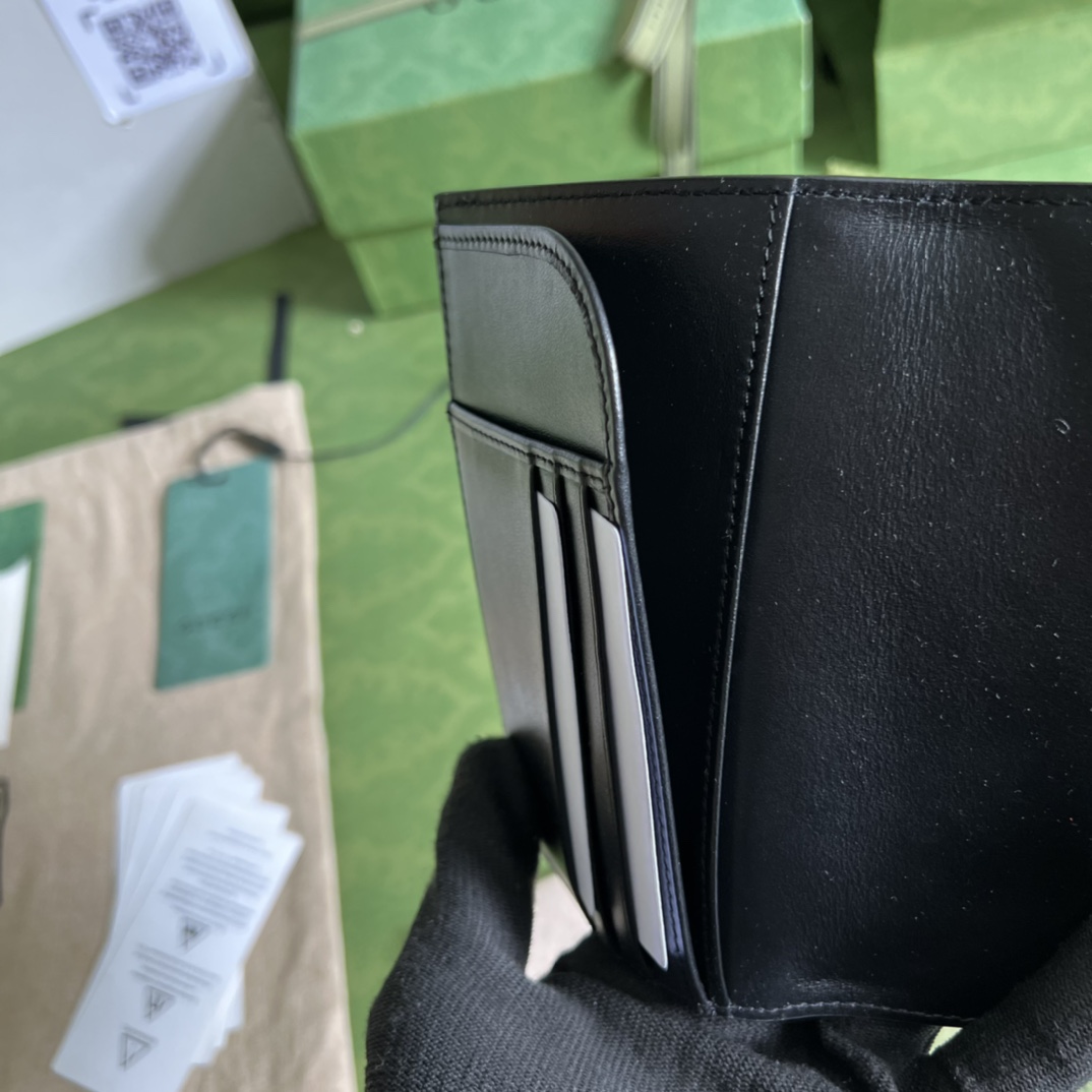 Gucci GG Embossed Passport Case(10.5-14.5cm) - PerfectKickZ