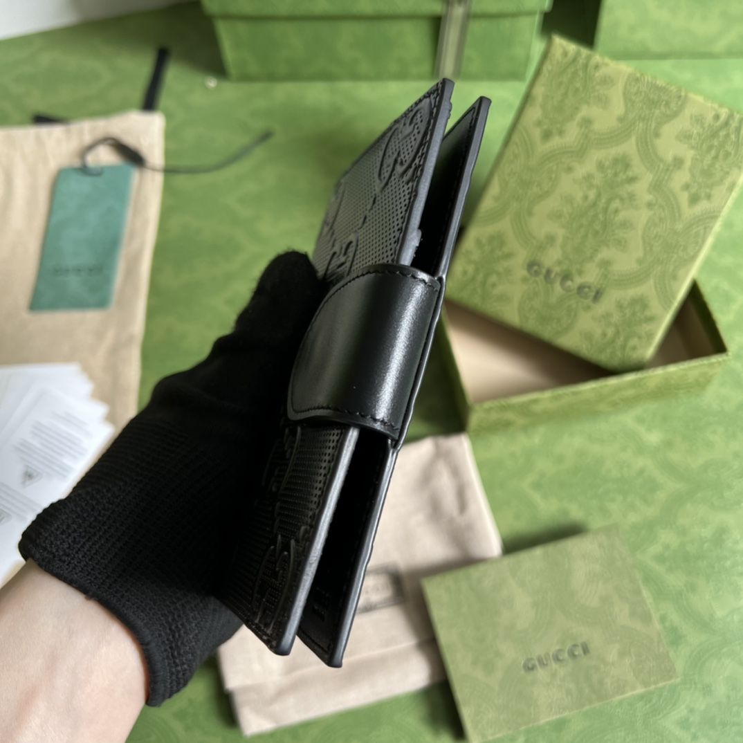 Gucci GG Embossed Passport Case(10.5-14.5cm) - PerfectKickZ