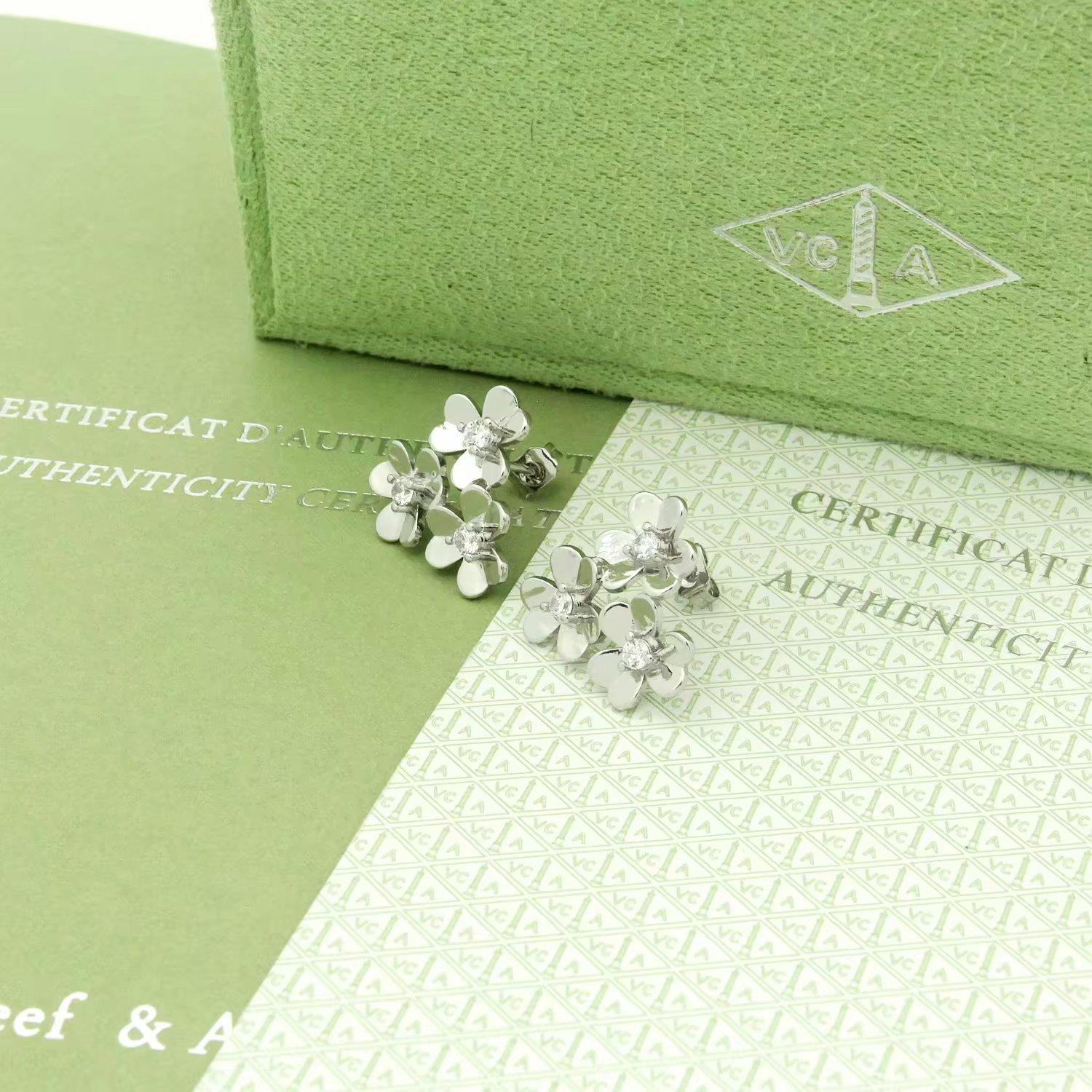 Van Cleef & Arpels Earrings - PerfectKickZ