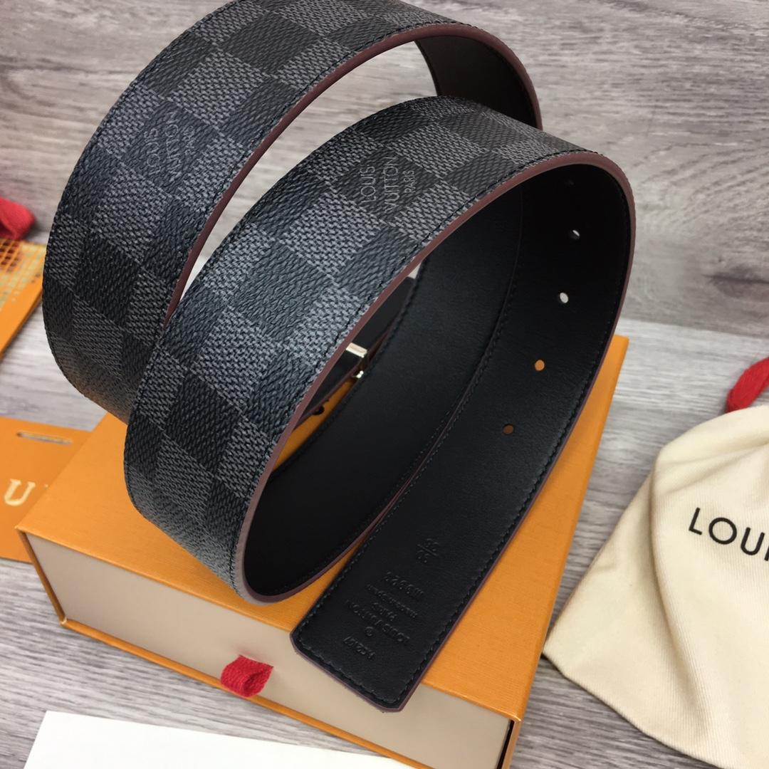 Louis Vuitton  LV Initiales 40mm Reversible Belt - 