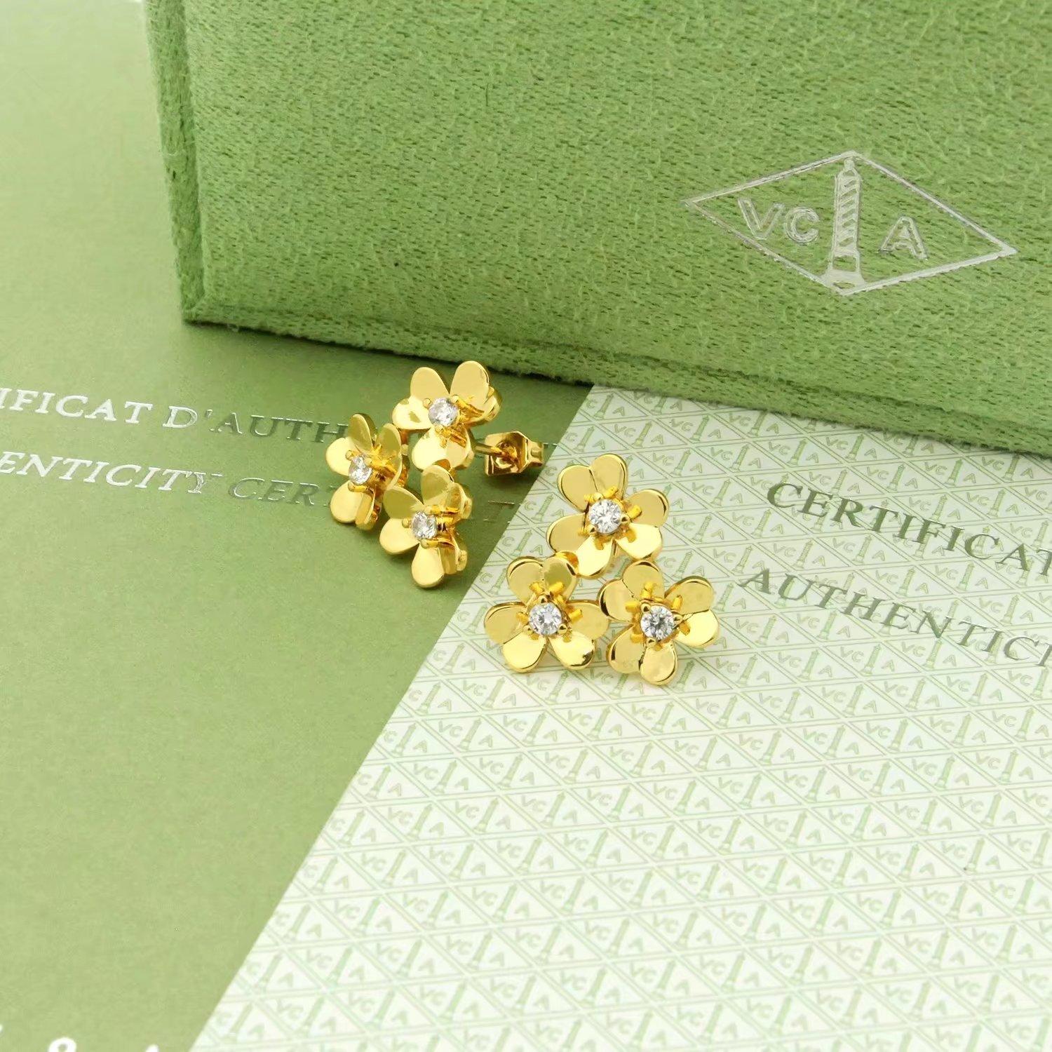 Van Cleef & Arpels Earrings - PerfectKickZ