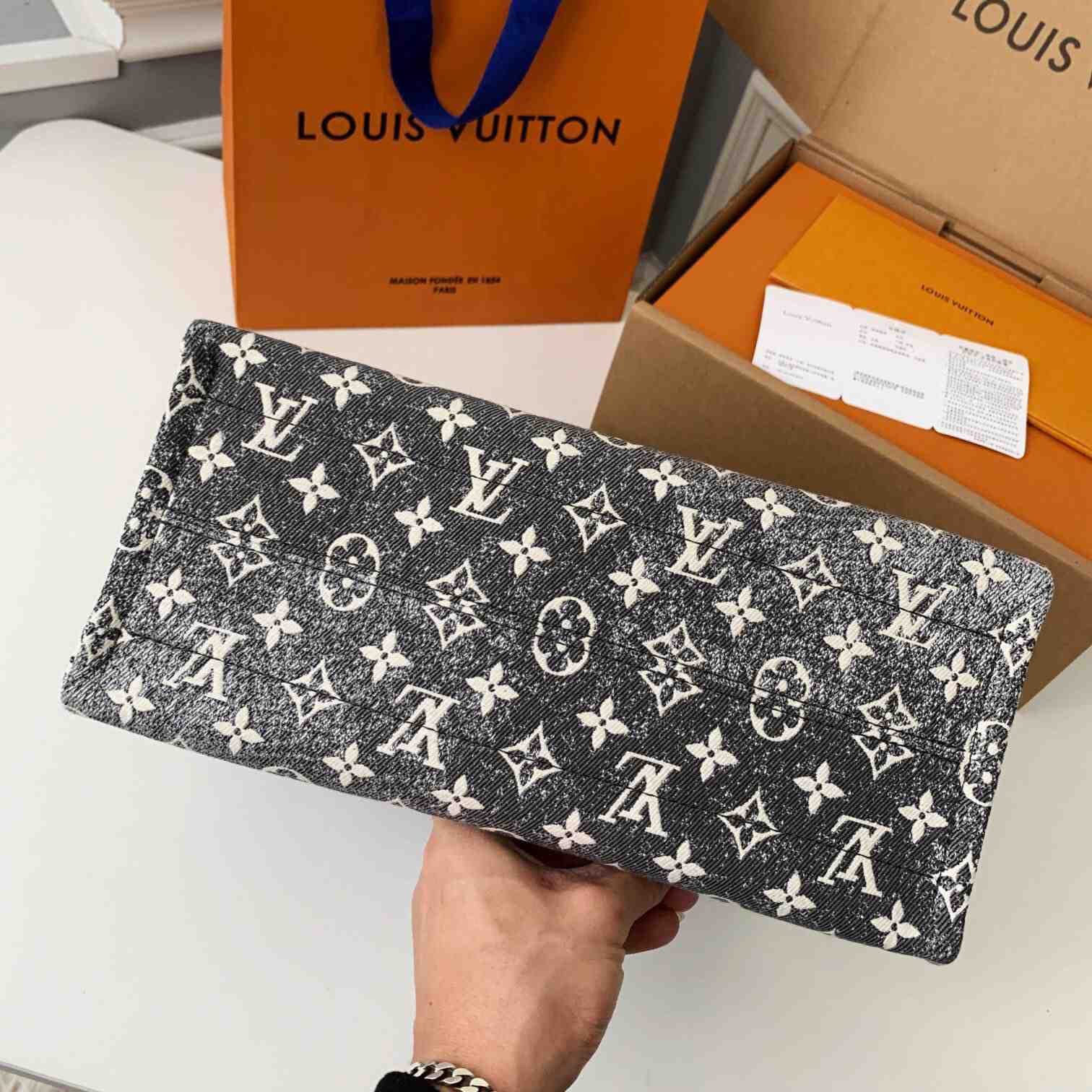Louis Vuitton OnTheGo MM(35-27-14cm) - PerfectKickZ