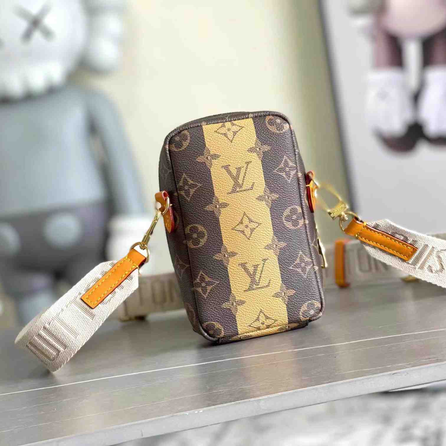 Louis Vuitton Flap Double Phone Pouch   (11-18-8cm)  M81005 - 