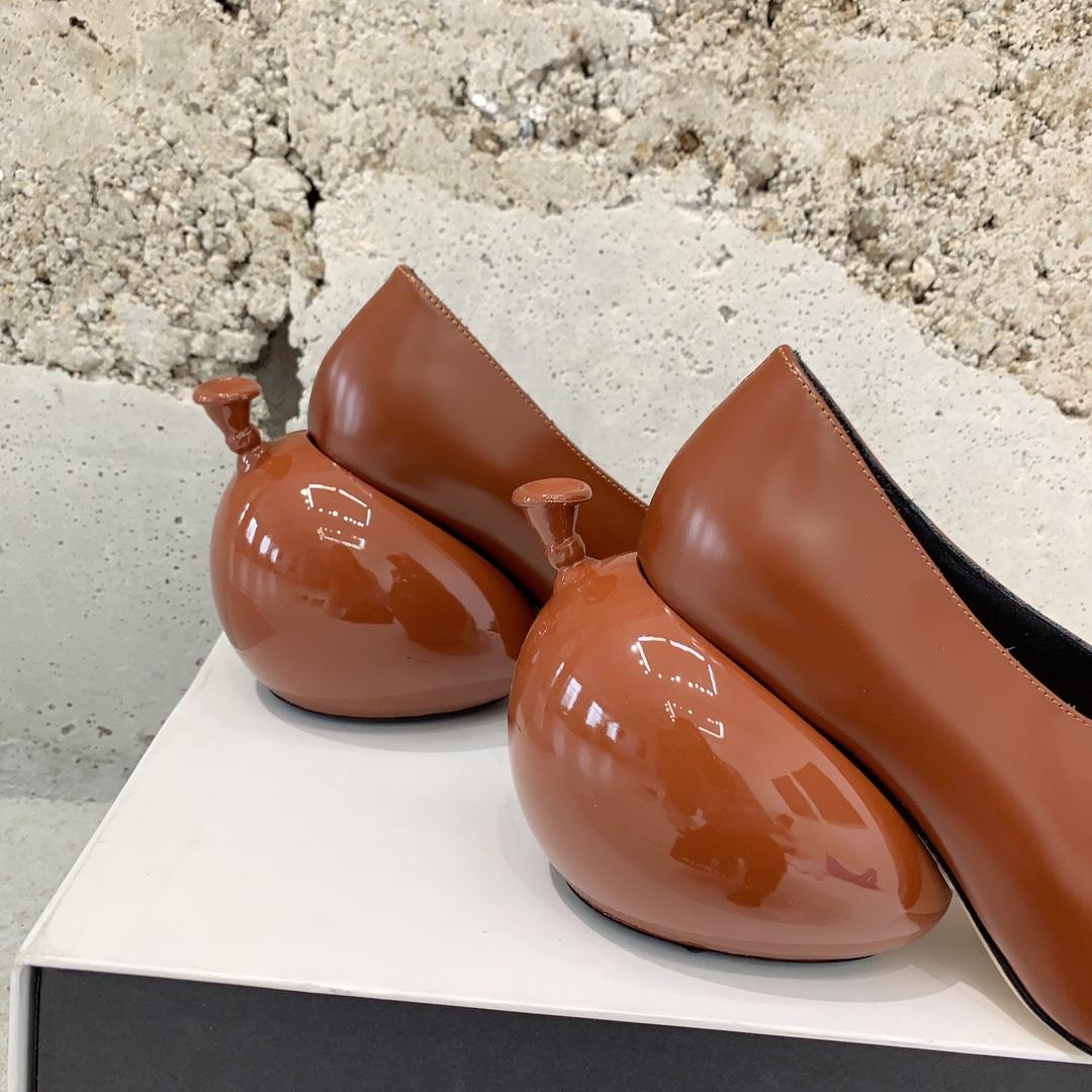 Loewe Balloon Pump In Calfskin - PerfectKickZ