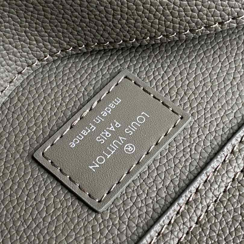 Louis Vuitton Sling Bag(30-16-3cm)   M21364 - 