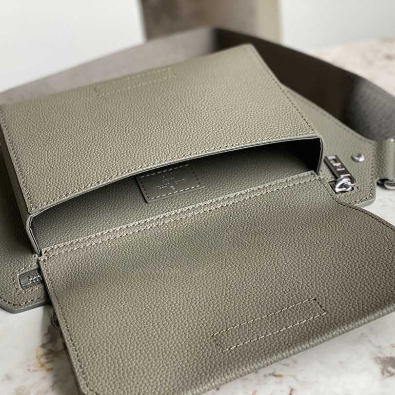 Louis Vuitton Sling Bag(30-16-3cm)   M21364 - 