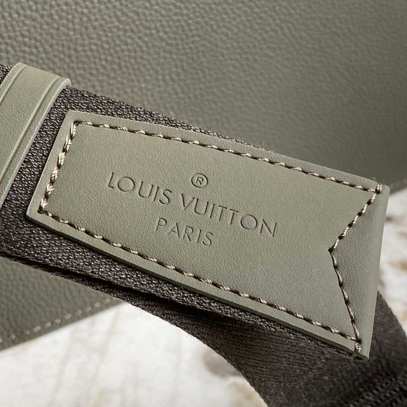 Louis Vuitton Sling Bag(30-16-3cm)   M21364 - 