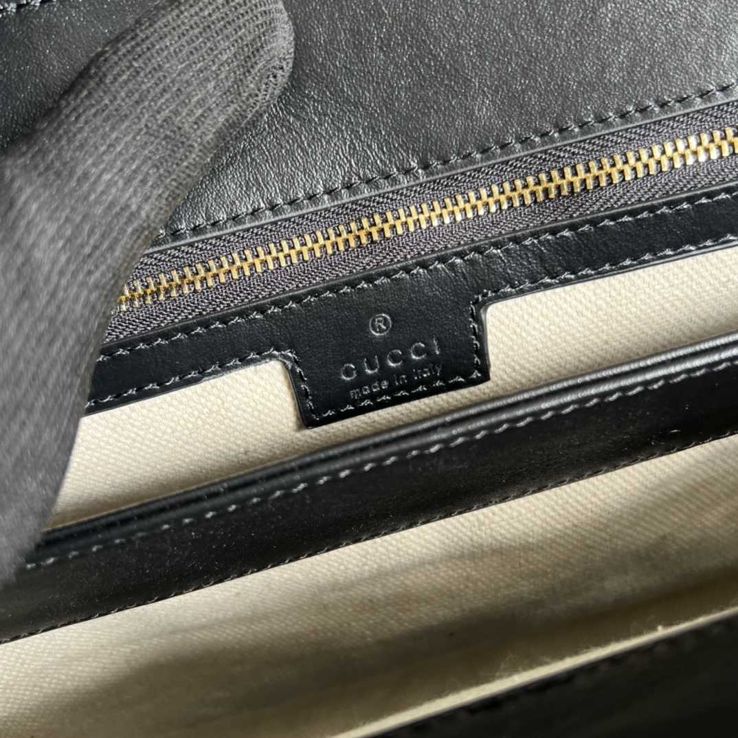 Gucci GG Matelassé Leather Medium Bag(32.5-20-10cm)   - 