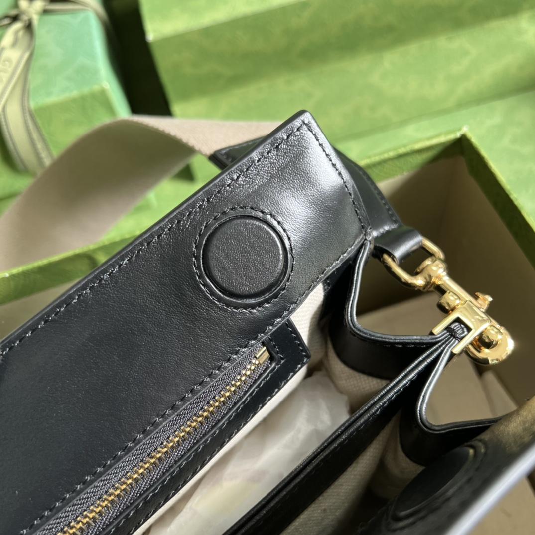 Gucci GG Matelassé Leather Medium Bag(32.5-20-10cm)   - 