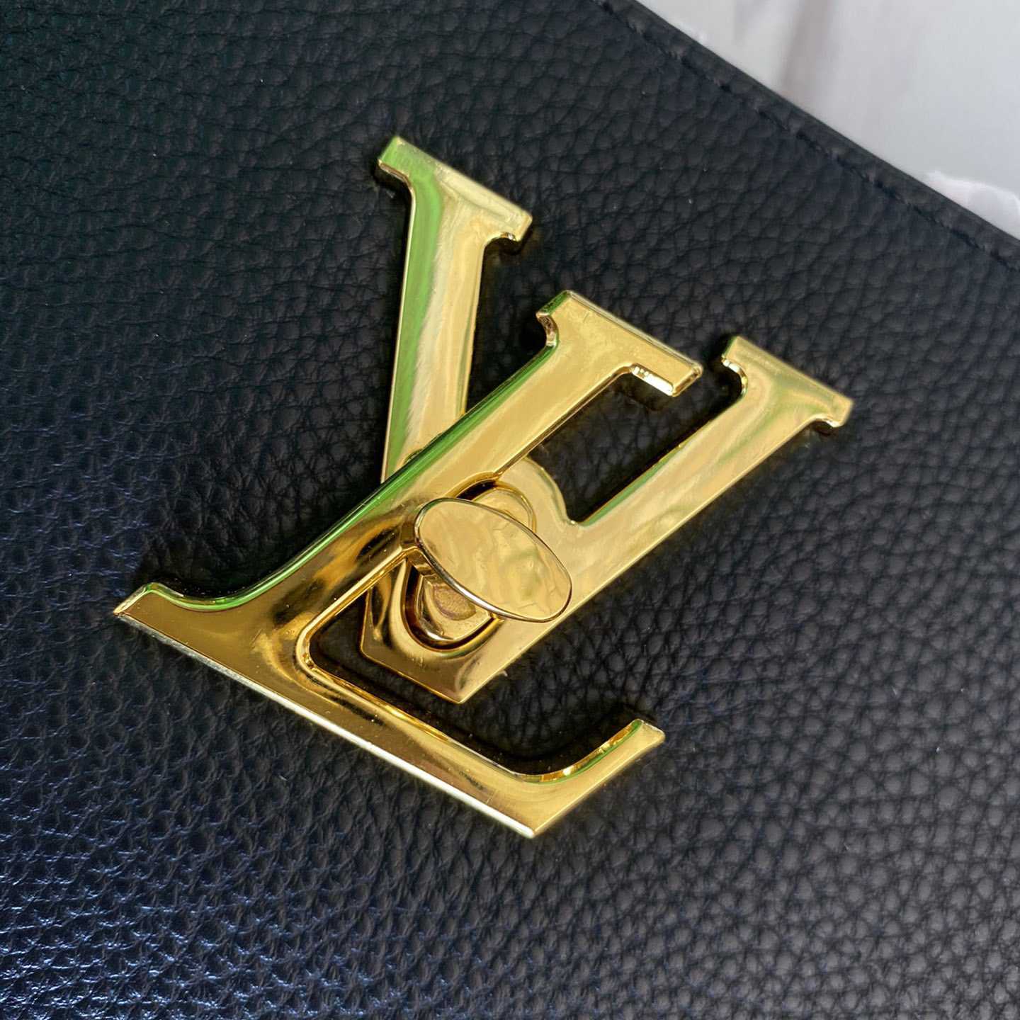 Louis Vuitton Lockme Shopper(42-28-15cm)   M57345 - PerfectKickZ