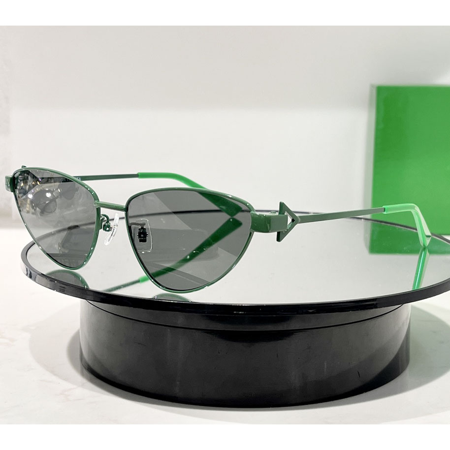 Bottega Veneta Turn Cat-Eye Sunglasses    BV1186S - PerfectKickZ