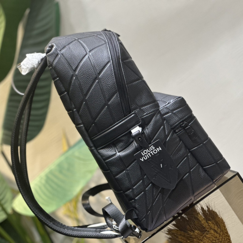 Louis Vuitton Discovery Backpack(30-40-20cm)  M21391 - PerfectKickZ