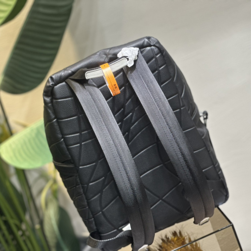 Louis Vuitton Discovery Backpack(30-40-20cm)  M21391 - 