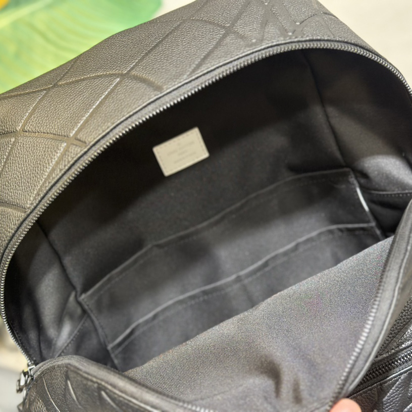 Louis Vuitton Discovery Backpack(30-40-20cm)  M21391 - 