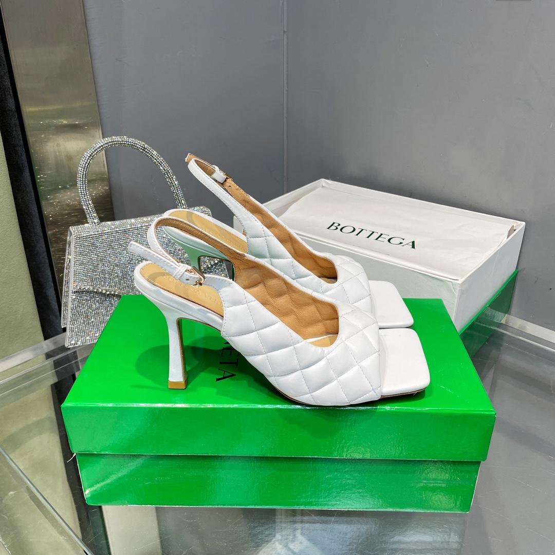 Bottega Veneta Padded Slingback Sandal - PerfectKickZ