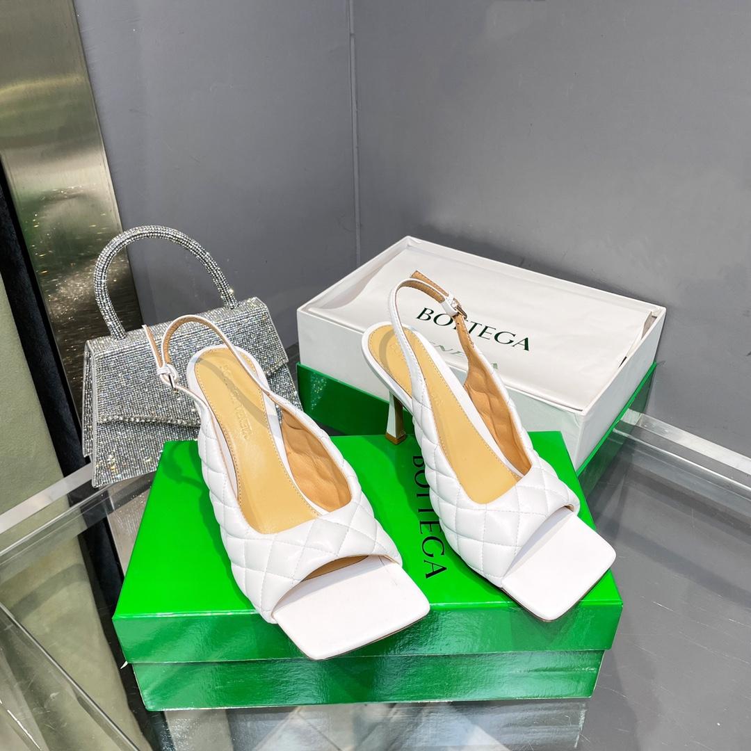 Bottega Veneta Padded Slingback Sandal - PerfectKickZ