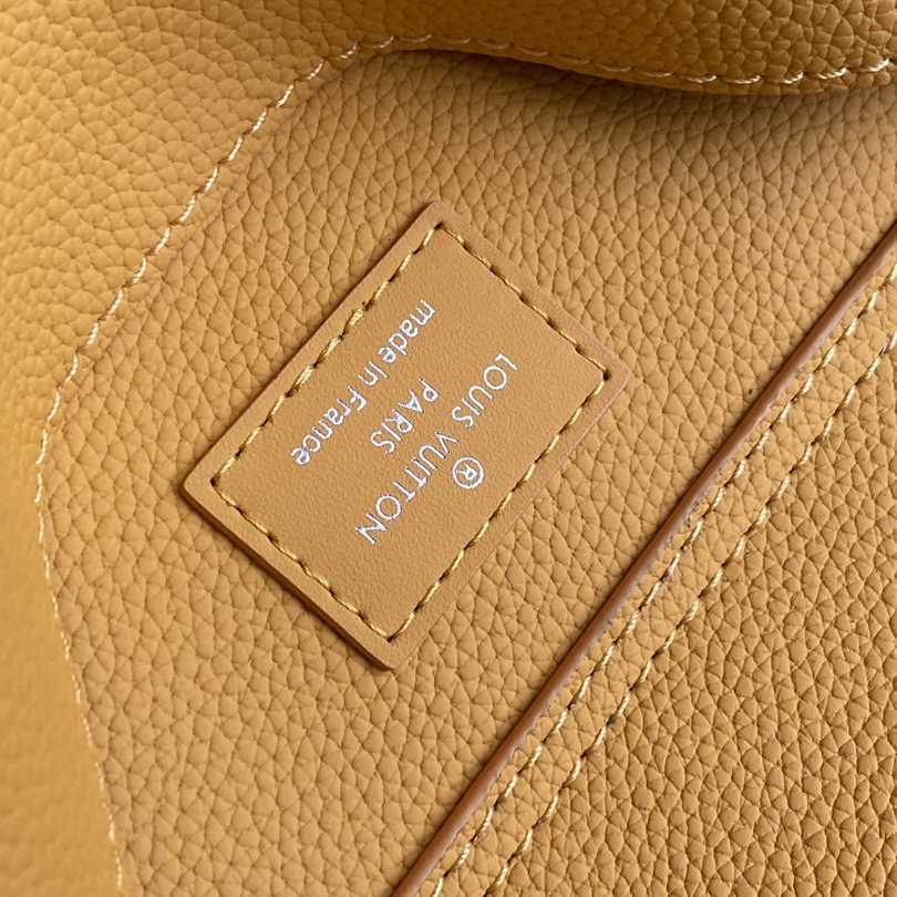 Louis Vuitton Sling Bag(30-16-3cm)   M21419 - PerfectKickZ